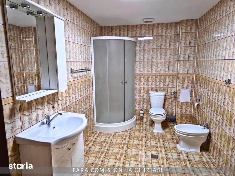 Spațiu comercial, de 759 mp, în Mihăești
