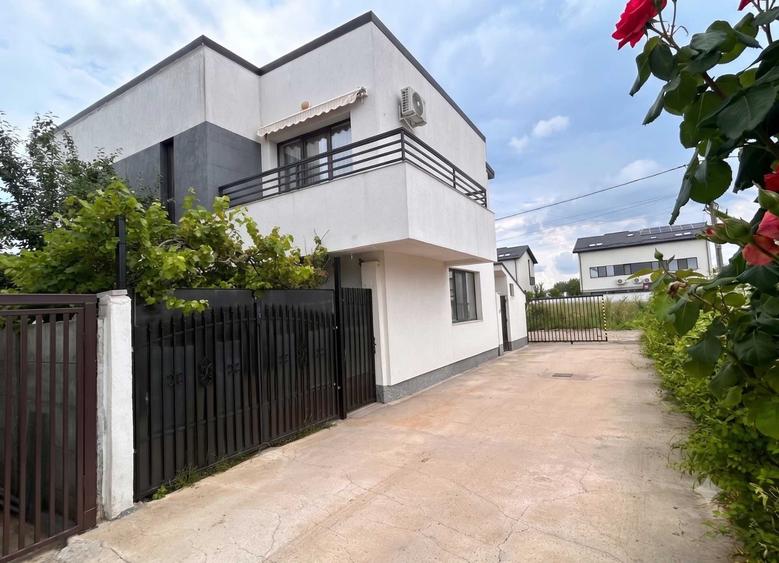 Casă cu 4 camere decomandat în Tunari