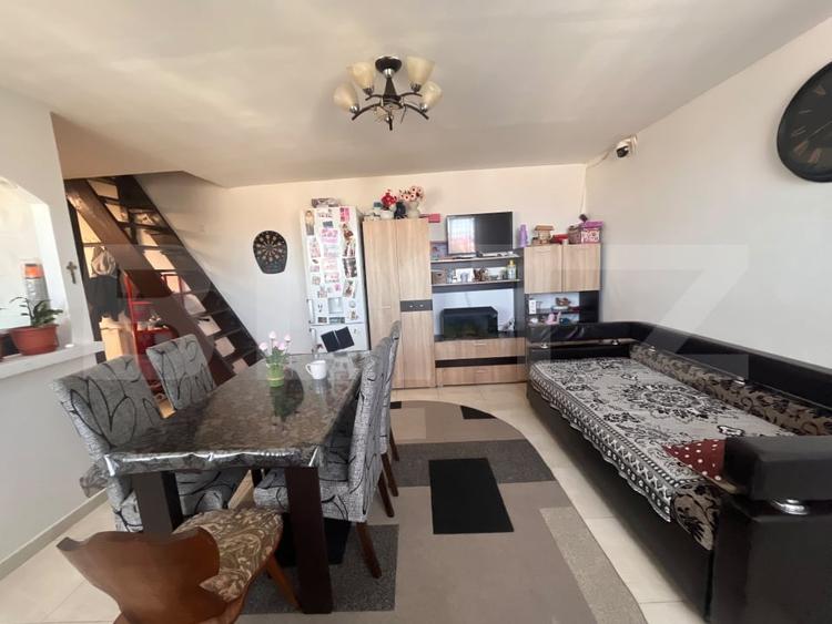 Apartament cu 3 camere decomandat, mobilat în Decebal