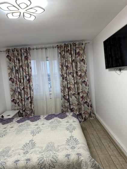 Apartament cu 3 camere decomandat în Exterior Vest