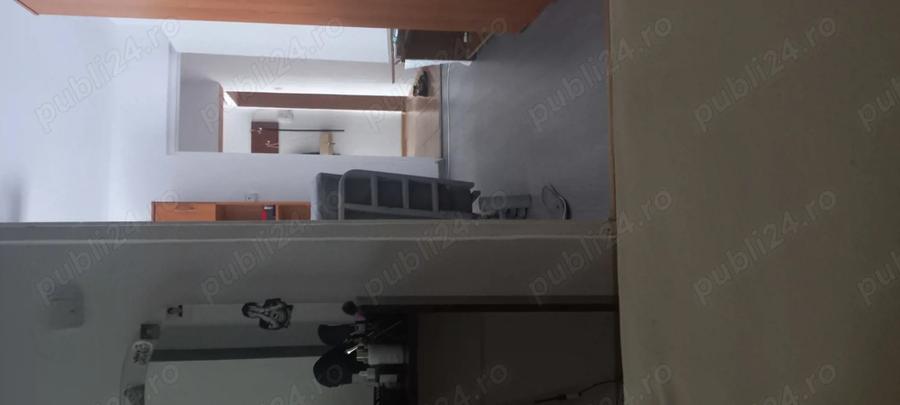 Apartament cu 3 camere semidecomandat în Central