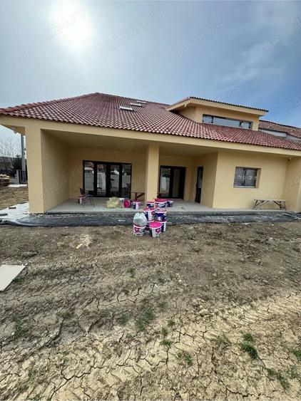 Casă cu Teren 605 Mp în Albina