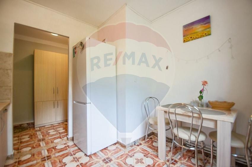 Apartament cu 3 camere semidecomandat, mobilat în Gheorghe Lazăr