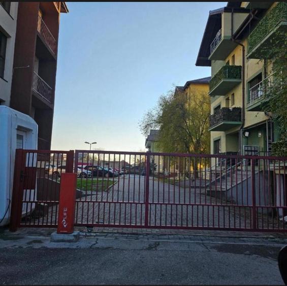 Apartament cu 2 camere decomandat în Exterior Vest