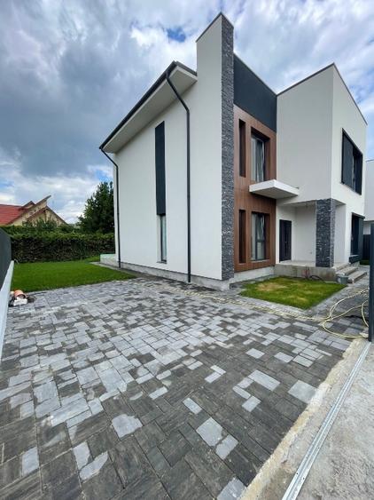 Casă individuală cu 5 camere cu Canalizare în Central