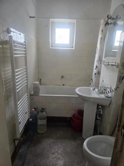 Apartament cu 3 camere decomandat în Onești