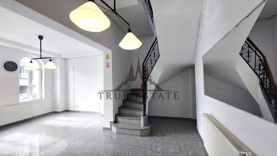 Casă individuală cu 9 camere cu Canalizare în Eminescu
