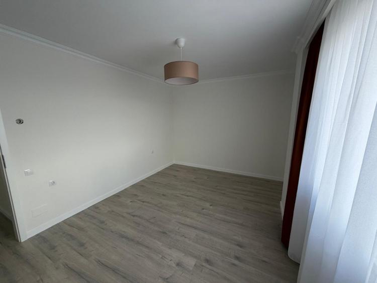 Apartament cu 4 camere decomandat în Florești