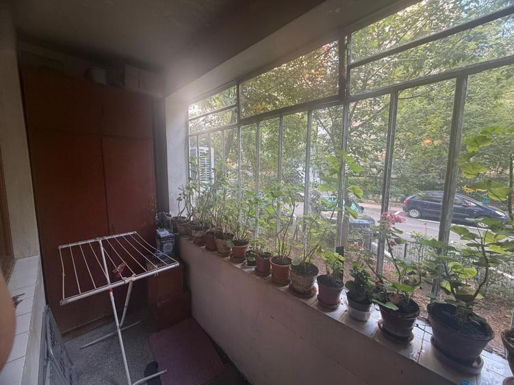 Apartament cu 3 camere decomandat în Tineretului