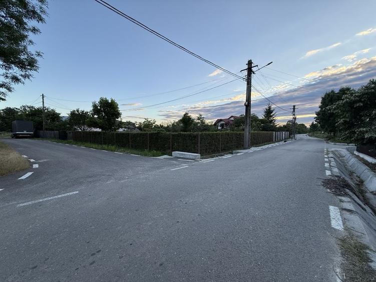Casă cu 4 camere nedecomandat în Lăngești