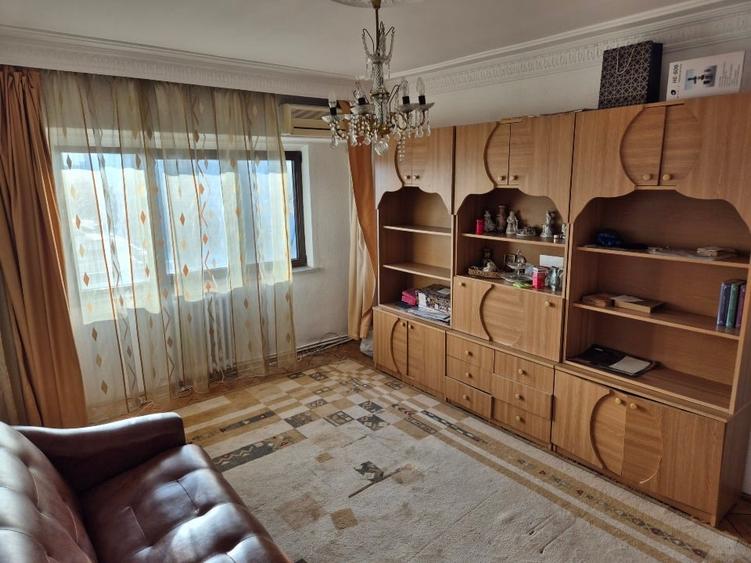 Apartament cu 3 camere decomandat, mobilat în Păcurari