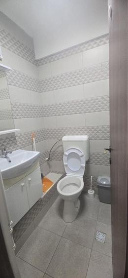 Garsonieră decomandată în Costin Georgian