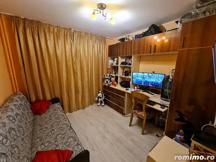 Apartament cu 3 camere decomandat în Ozana