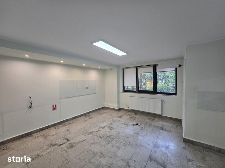 Spațiu comercial, de 48 mp, în Central