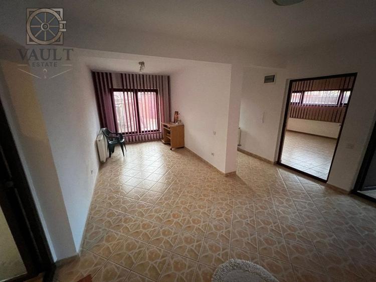 Casă individuală cu 7 camere cu Canalizare în Cozieni