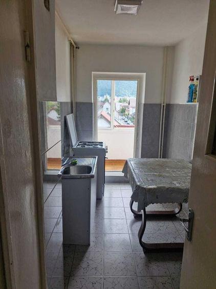 Apartament cu 2 camere decomandat, mobilat în Tractorul