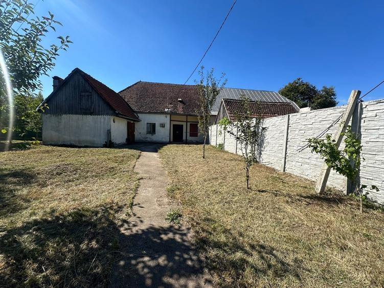 Casă individuală cu 3 camere cu Teren 354 Mp în Tractorul