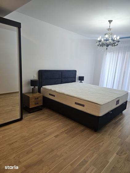 Apartament cu 3 camere în Tractorul
