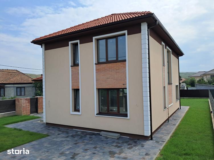 Casă cu 5 camere cu Teren 601 Mp în Apahida