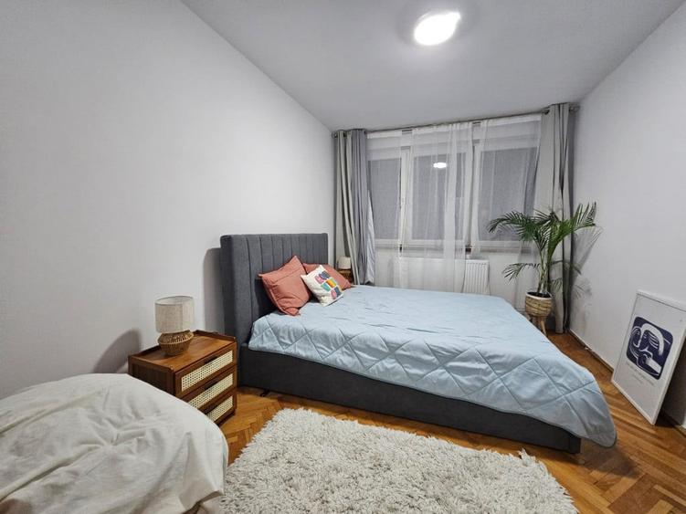 Apartament cu 3 camere decomandat în Piața Centrală