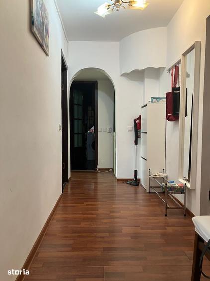 Apartament cu 3 camere decomandat în Tei