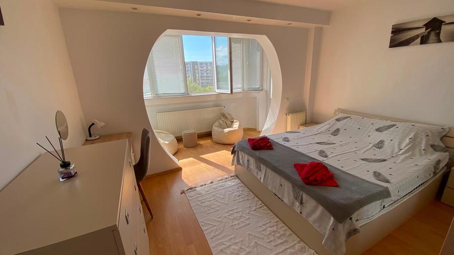 Apartament cu 3 camere decomandat în Plopilor
