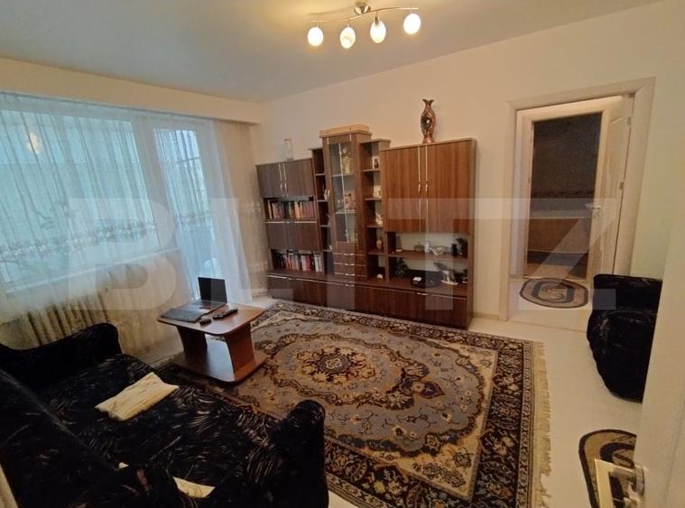 Apartament cu 2 camere semidecomandat, mobilat în Rovine