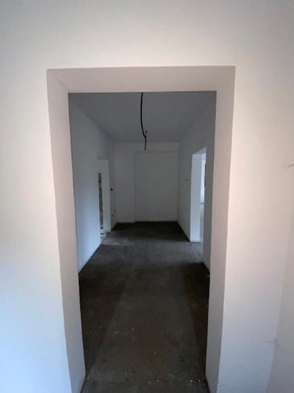 Casă cu 5 camere cu Teren 6060 Mp în Potoci