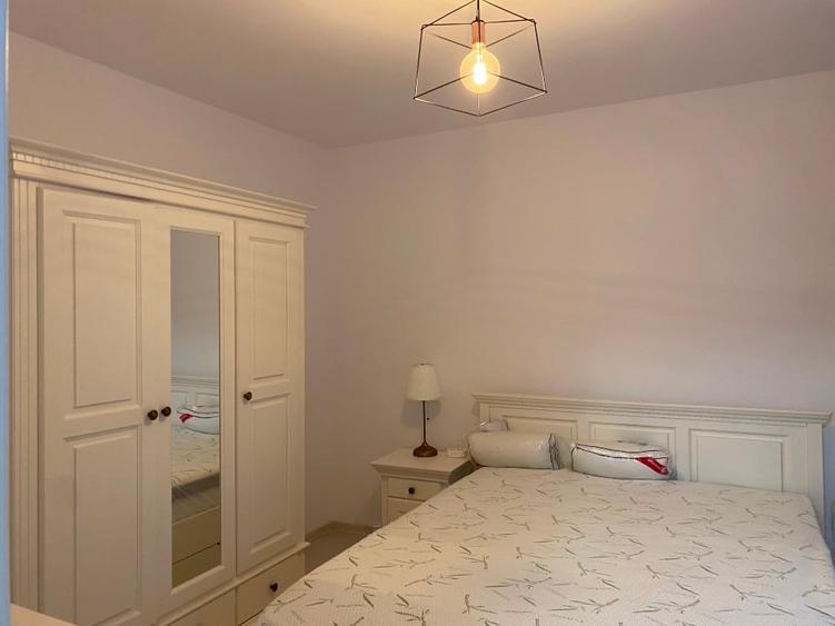 Proprietar, vând apartament cu două camere nedecomandate , mobilat si utilat lux - 4