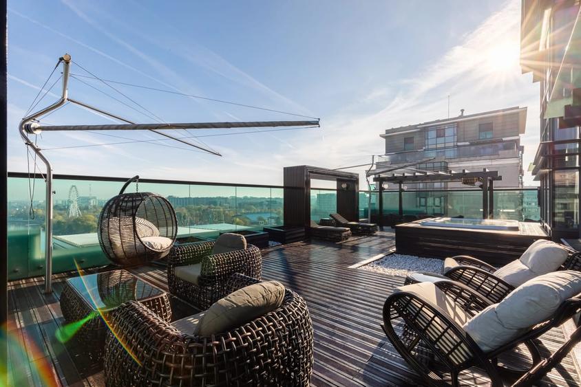 AMAZING PENTHOUSE - LAKE VIEW - 3