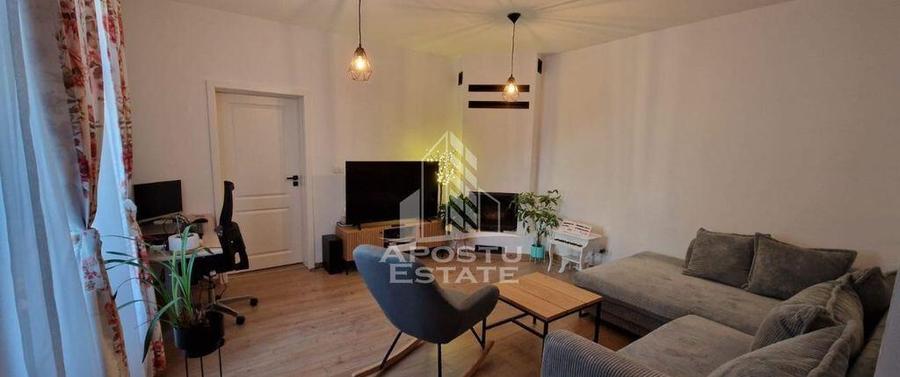 Apartament la casa cu curte comuna zona Piata Maria - 6