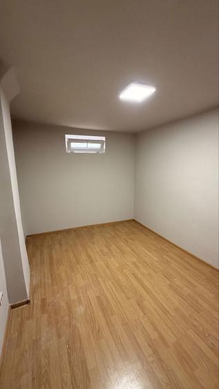Inchiriez apartament la curte - 3