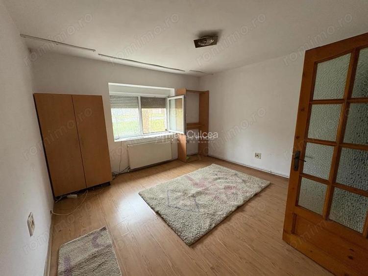 Bocsa Romana, Casa 8 Incaperi, Strada Principala.