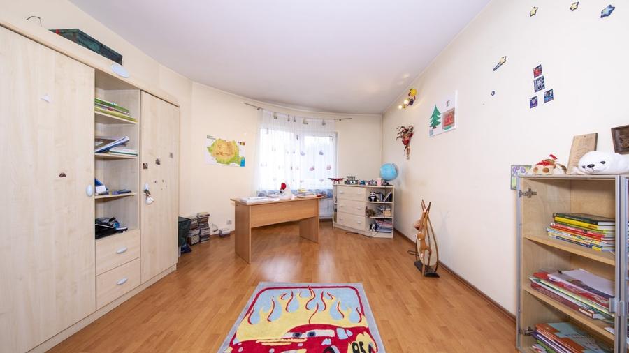 Casă De Vânzare, Lângă Pădurea Roșu Liberă, P+2, 5 Camere  Garaj + 2 Parcări - 13