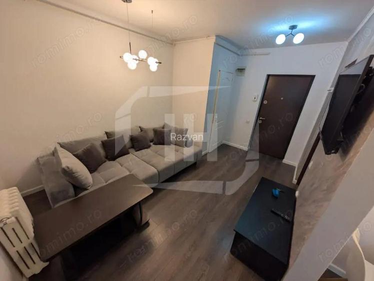 Apartament 2 camere, parcare, zona Vivo
