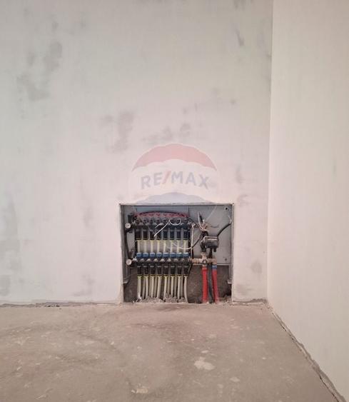 Casă / Vilă la gri aproape gata sa devina " acasa" ! - 5