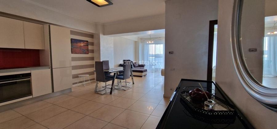 Mamaia,zona Cazino! Apartament vedere frontala la lac,foarte generos.