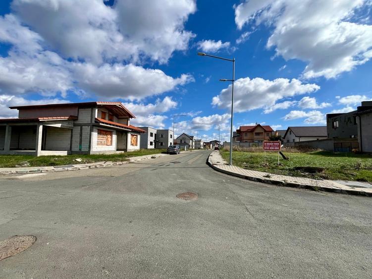 Teren intravilan de construit 372MP Valu lui Traian Comision 0% - 9