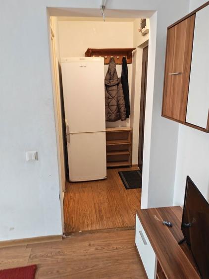 Inchiriez garsoniera - 2