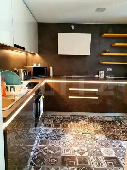 Casă cu 6 camere cu Teren 650 Mp în Central