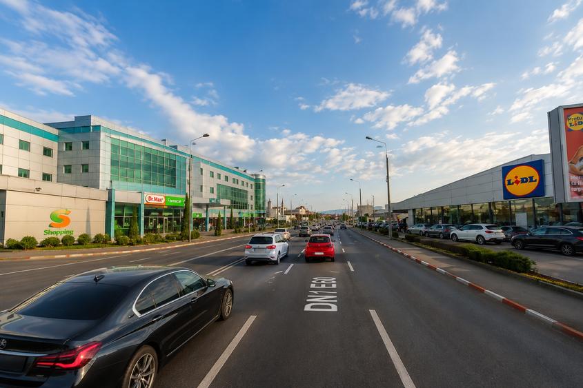 Birou, de 5,200 mp, în Turnișor