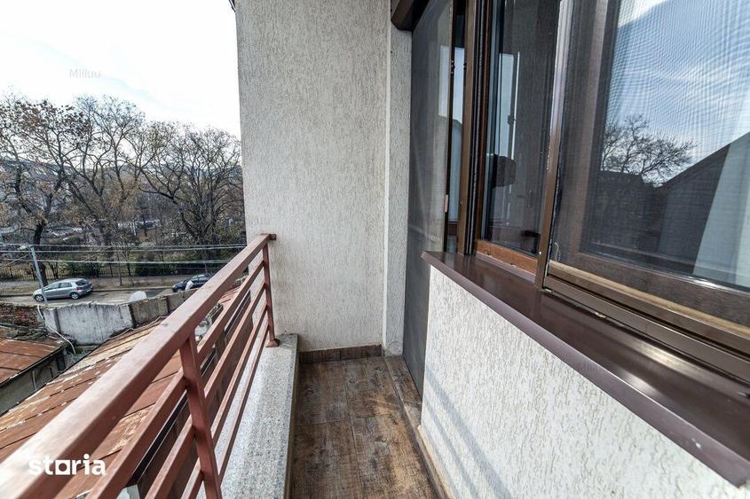 Apartament cu 3 camere semidecomandat, mobilat în Dămăroaia