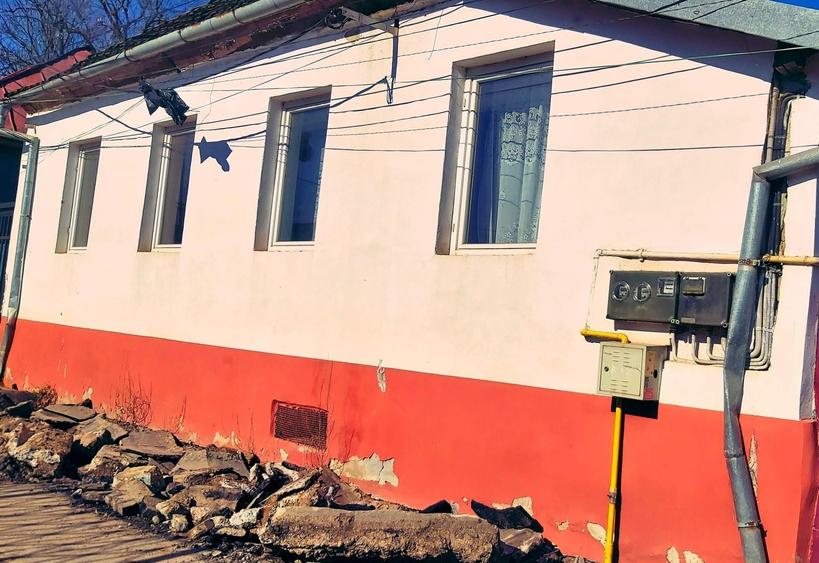 Casa mare, primitoare si bine compartimentata, cu 5 camere - 1