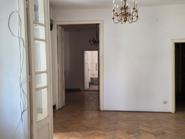 Piata Unirii, pe Bibescu Voda, 3 minute metrou, etajul 1 - 2