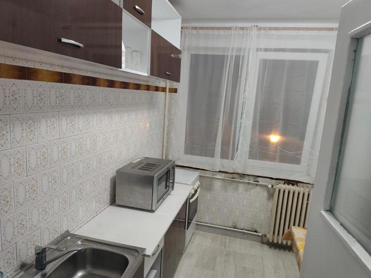 Piata Unirii,Inchiriere 3 camre ,la 500 de metri de metrou, etaj 1 - 2