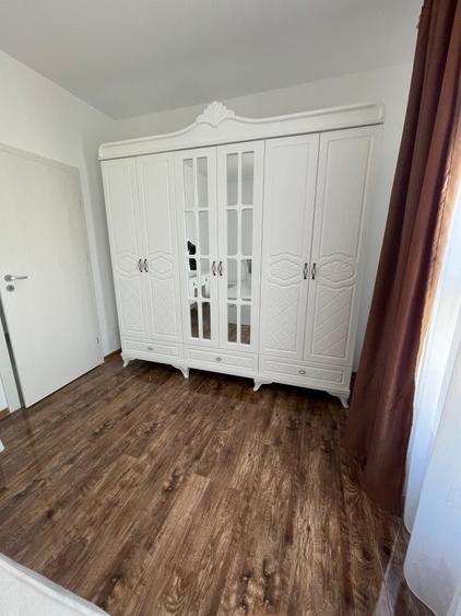 Apartament cu 3 camere semidecomandat, mobilat în Giroc