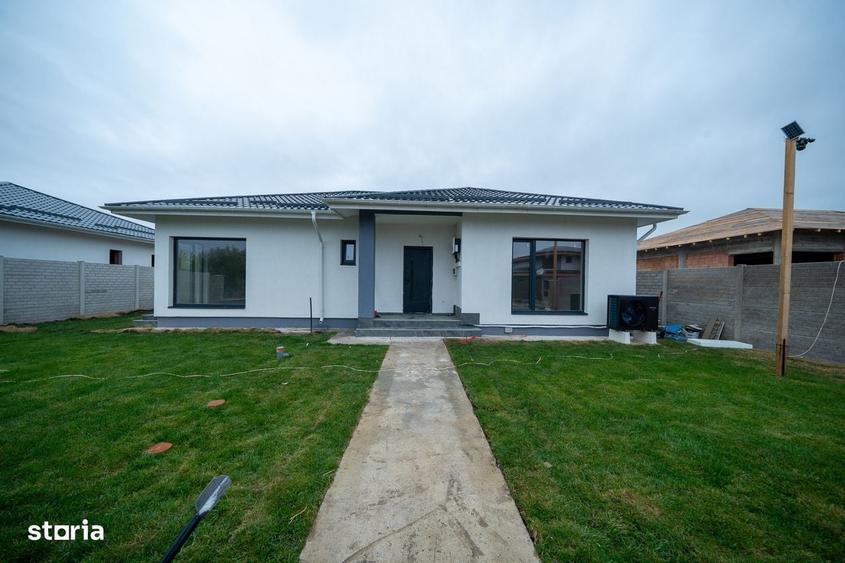 Casă cu 4 camere cu Teren 400 Mp în Domnești