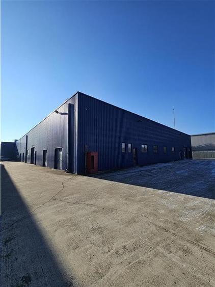 Spatiu Industrial - 1100 mp - Service Auto Complet Echipat - 12