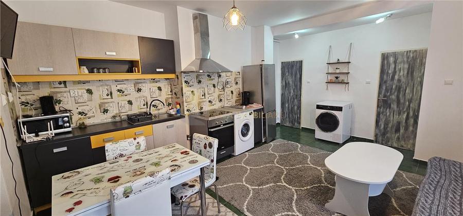 Casă individuală cu 5 camere cu Canalizare în Zorilor