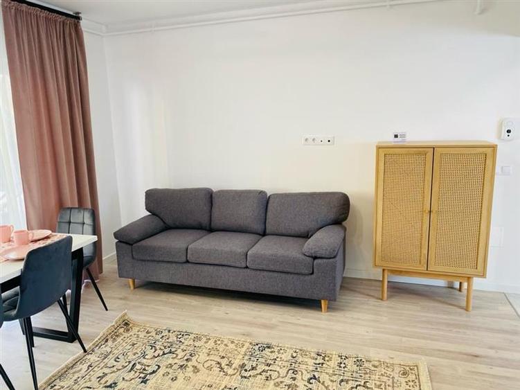 Inchiriere apartament  3 camere in vila zona Regal cu parcare si boxa - 2